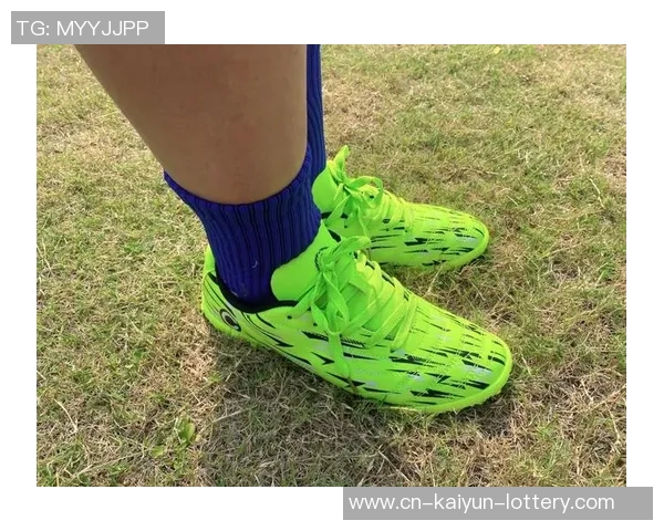 选择适合自己的足球鞋子提升球场表现的秘诀与推荐 选择适合自己的足球鞋子提升球场表现的秘诀与推荐